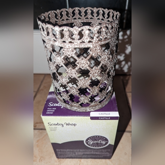 Scentsy "Castille" Warmer Wrap New in Box - Picture 2 of 5
